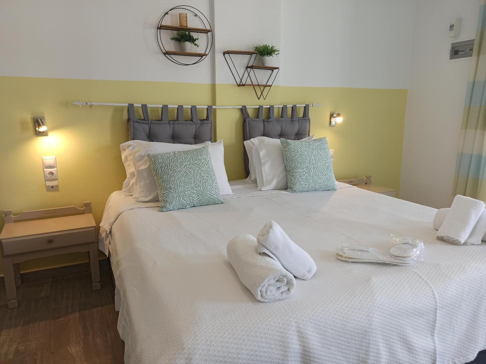 Theodora Rooms Poros Town Стая снимка