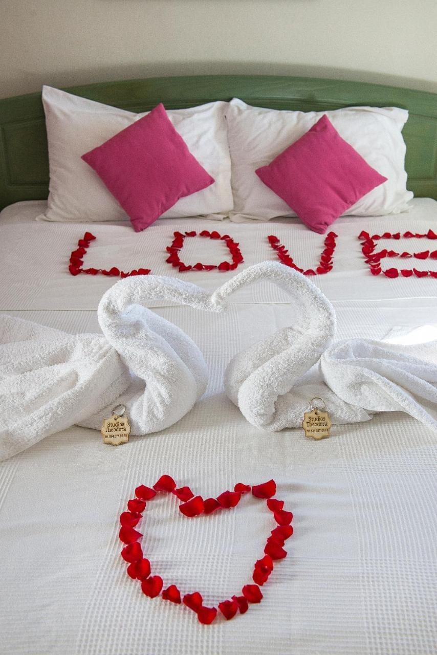 Theodora Rooms Poros Town Екстериор снимка