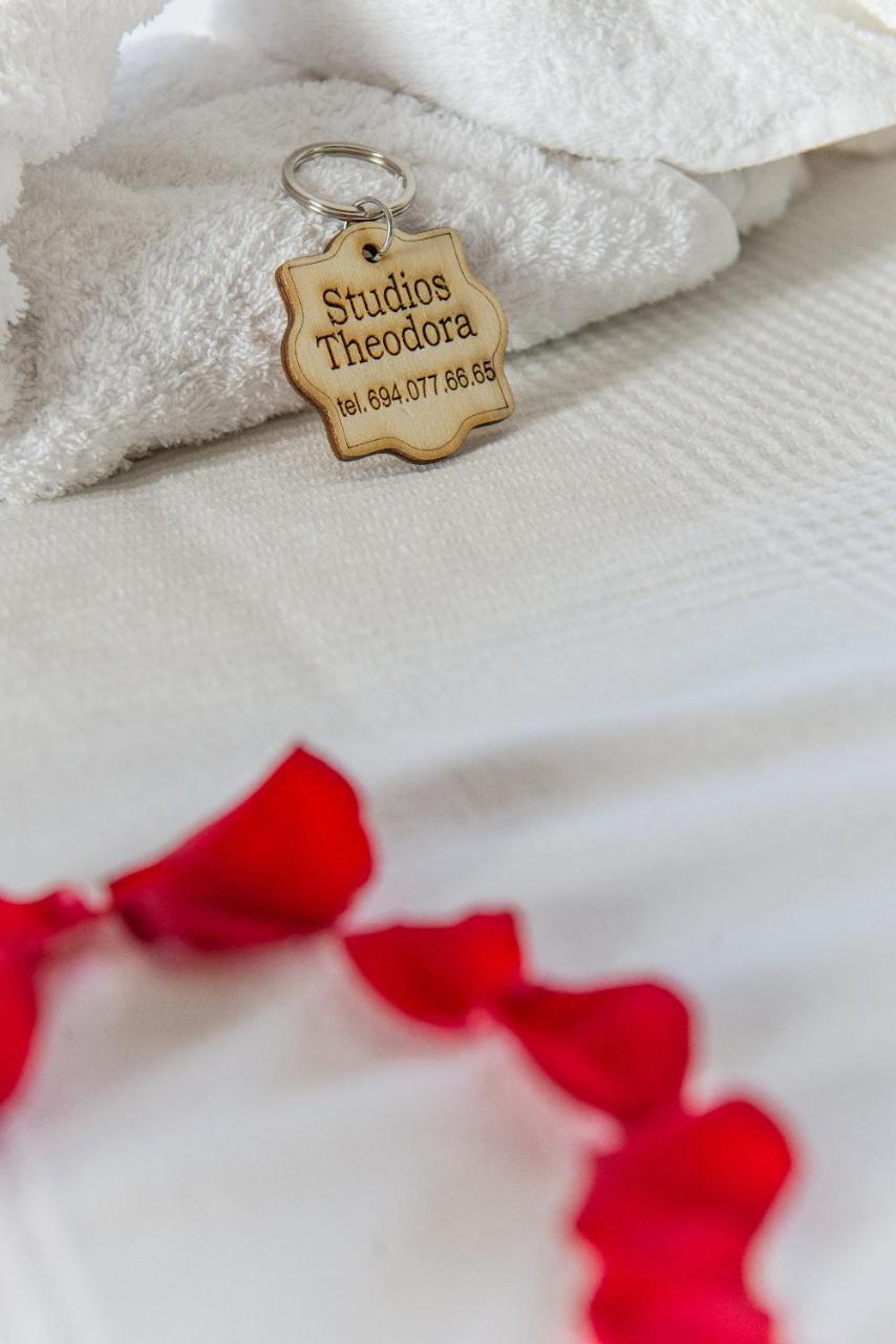 Theodora Rooms Poros Town Екстериор снимка