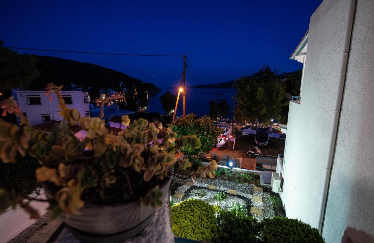 Theodora Rooms Poros Town Екстериор снимка