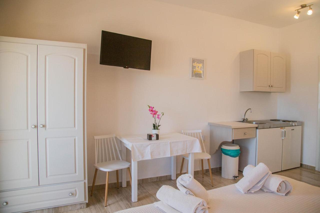 Theodora Rooms Poros Town Екстериор снимка